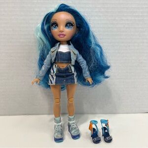 RAINBOW HIGH DOLL Skyler Bradshaw with extra shoes